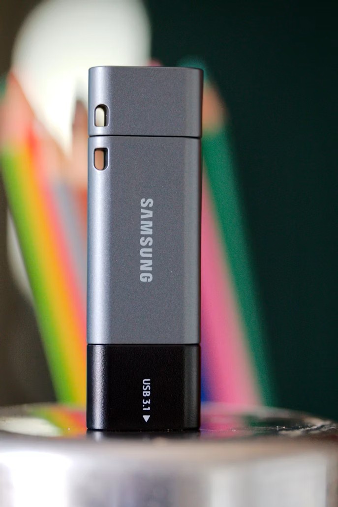 photo-1616323691656-7c948357b157